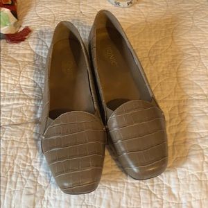 Vionics flats worn one time